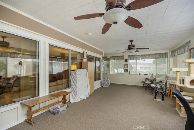 sunroom with ceiling fan