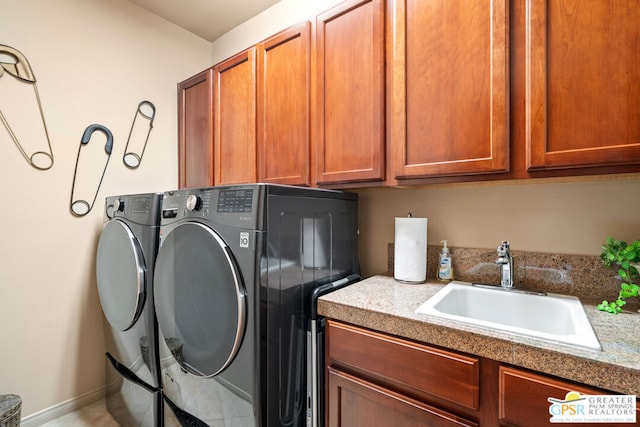 laundry room with sink, cabinets, and washing machine and clothes dryer