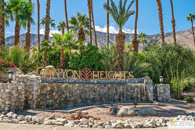 community / neighborhood sign featuring a mountain view