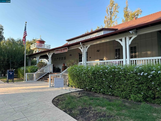 view of front of home featuring covered porch