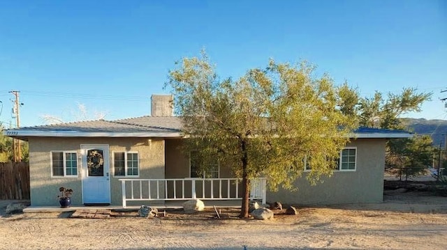 view of front of property featuring covered porch