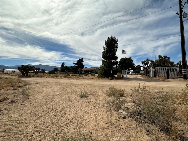 view of yard with a mountain view