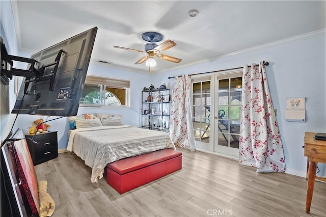 bedroom featuring light hardwood / wood-style flooring, access to exterior, crown molding, and ceiling fan