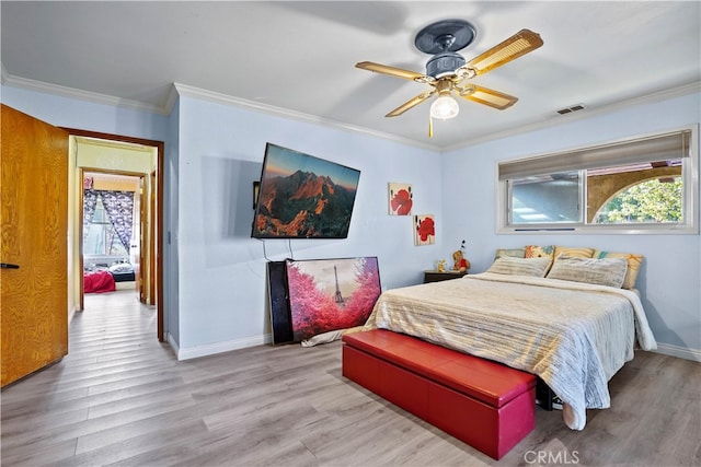 bedroom featuring light hardwood / wood-style floors, crown molding, and ceiling fan