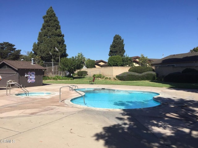 view of swimming pool with an in ground hot tub and a patio