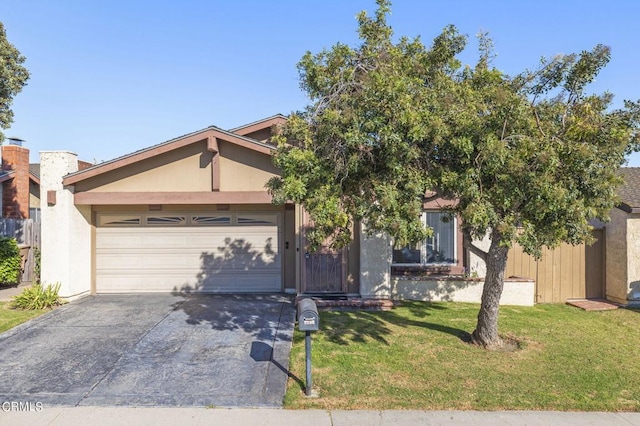 view of front of home featuring a front lawn and a garage