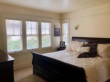 bedroom with carpet flooring