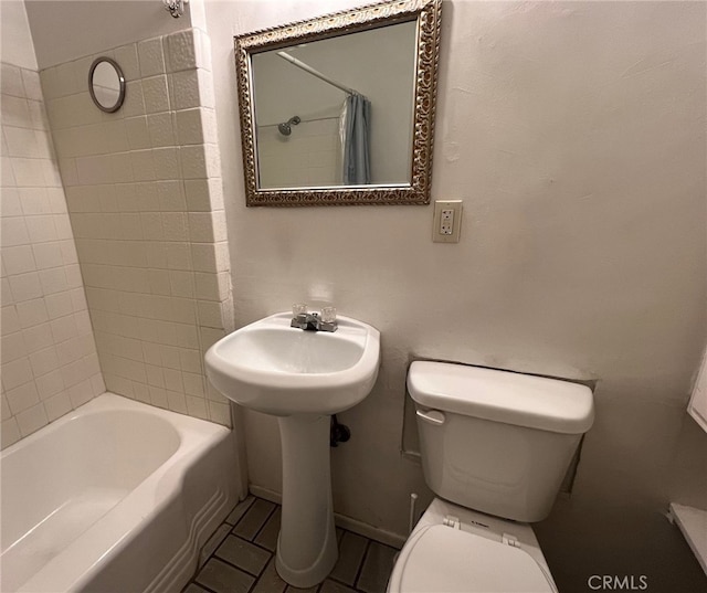 bathroom featuring tile patterned floors, shower / tub combo, and toilet