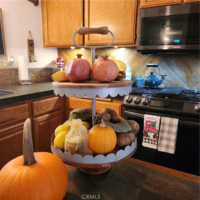 kitchen featuring stove and tasteful backsplash