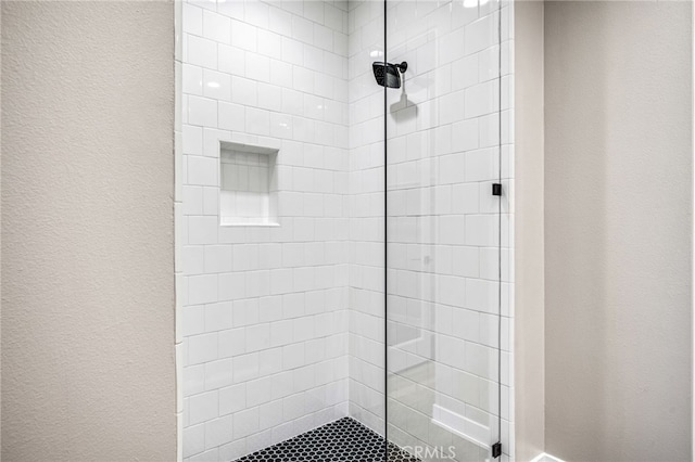 bathroom featuring tiled shower