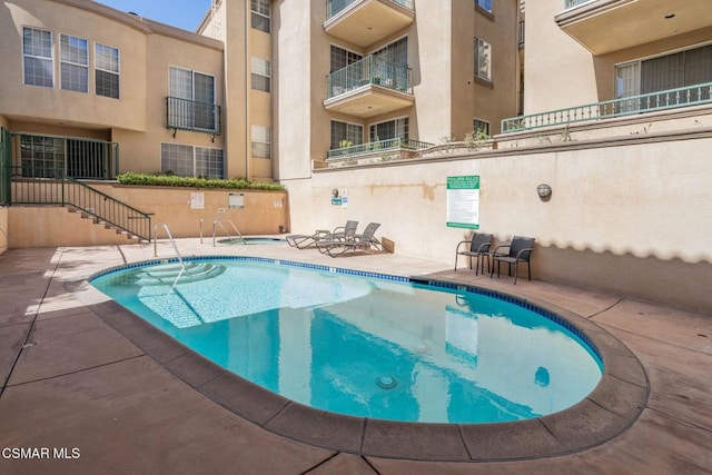 view of swimming pool featuring a patio