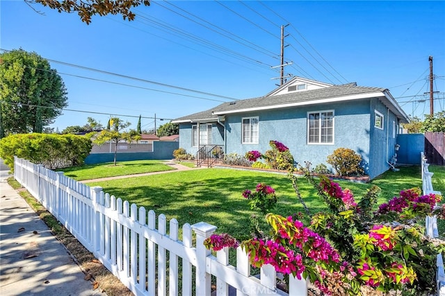 view of front of house with a front lawn