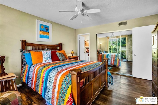 bedroom with a closet, ceiling fan, dark hardwood / wood-style flooring, and a textured ceiling