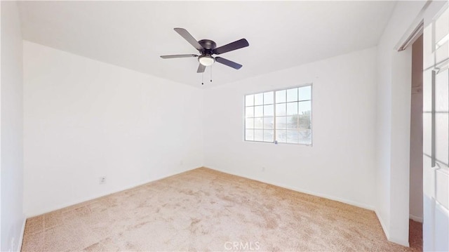 carpeted empty room featuring ceiling fan