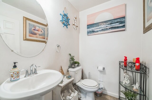 bathroom featuring sink and toilet