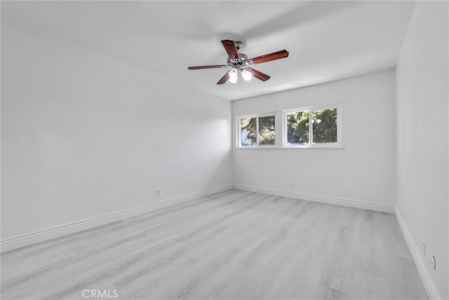 empty room featuring light hardwood / wood-style floors and ceiling fan