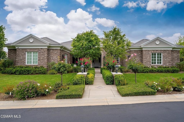 view of front of property with a front yard