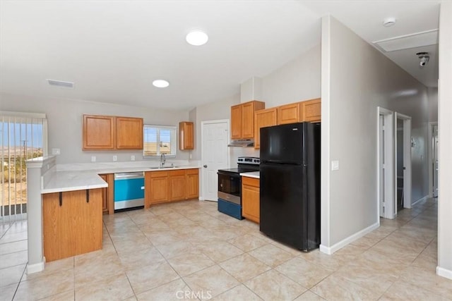 kitchen featuring stainless steel appliances, plenty of natural light, lofted ceiling, and sink