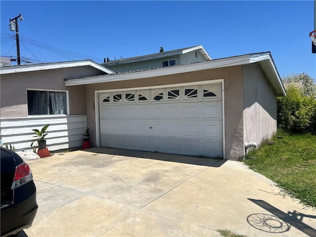 view of front facade featuring a garage