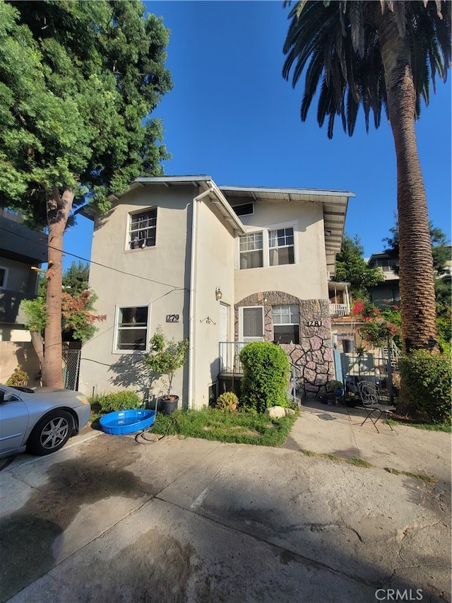 view of front of property