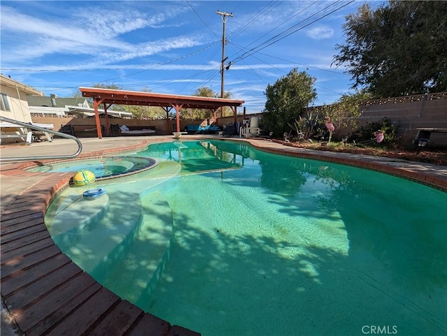 view of pool featuring an in ground hot tub