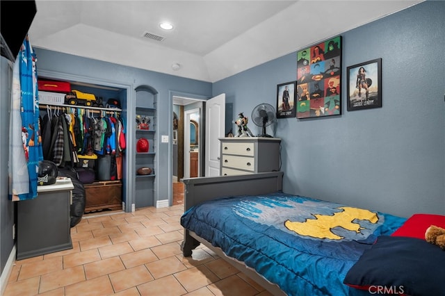 bedroom featuring a closet