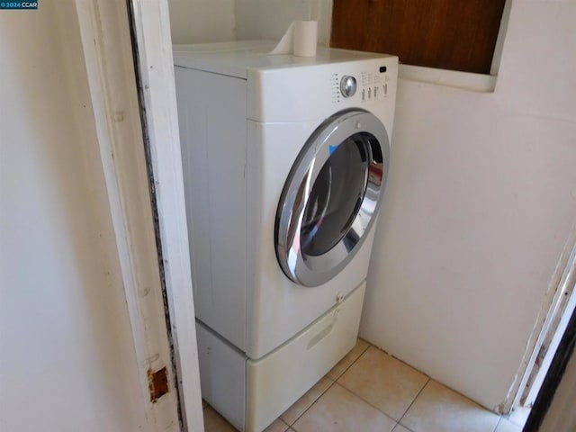 washroom featuring washer / clothes dryer and light tile patterned flooring