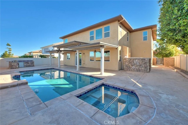 view of swimming pool with a patio area, an in ground hot tub, and ceiling fan