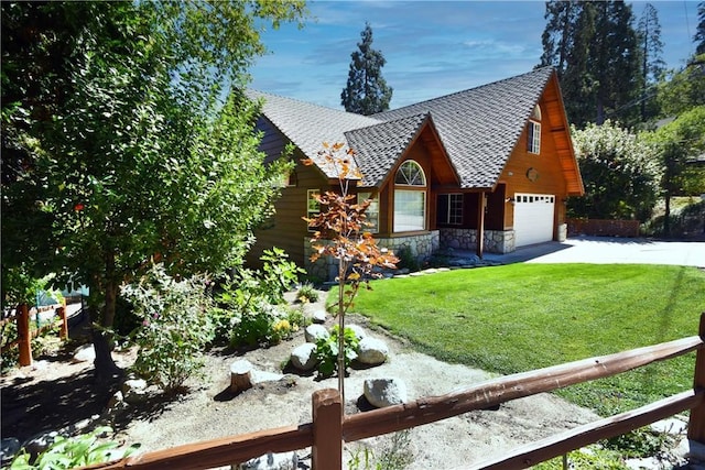 view of front of house featuring a front yard