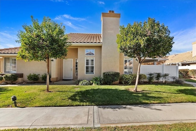 view of front of house featuring a front yard