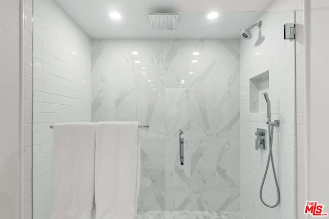 bathroom featuring tiled shower