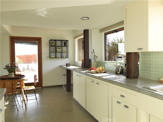 kitchen featuring tasteful backsplash