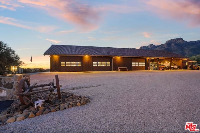 view of front of property featuring a mountain view