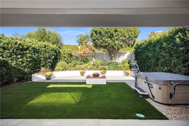 view of yard with a hot tub