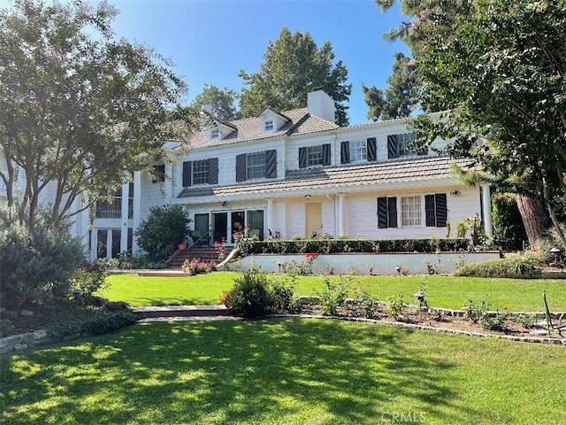 view of front of house featuring a front yard