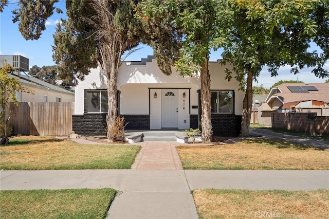 view of front of house with a front yard