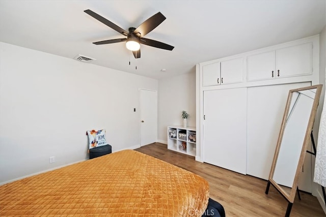 unfurnished bedroom with light hardwood / wood-style flooring, a closet, and ceiling fan