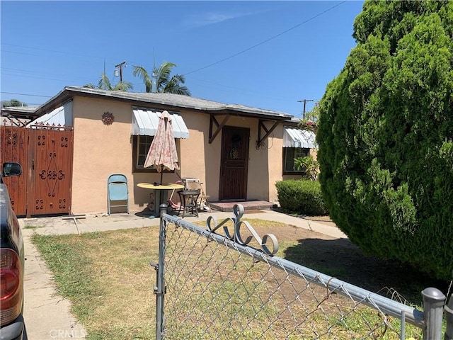 view of front of home with a front yard