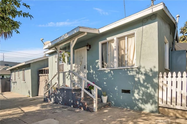 view of front of property featuring a patio