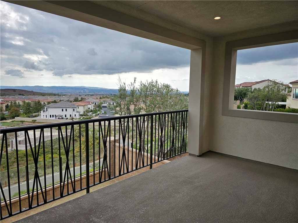 balcony featuring a mountain view