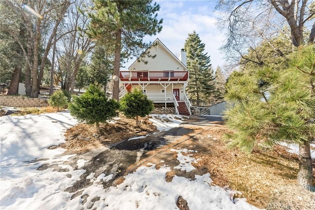 view of front of home featuring a wooden deck