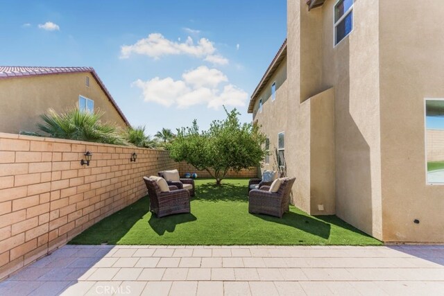 view of yard featuring a patio