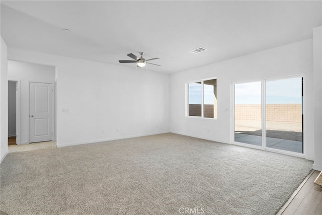 empty room featuring light hardwood / wood-style floors and ceiling fan