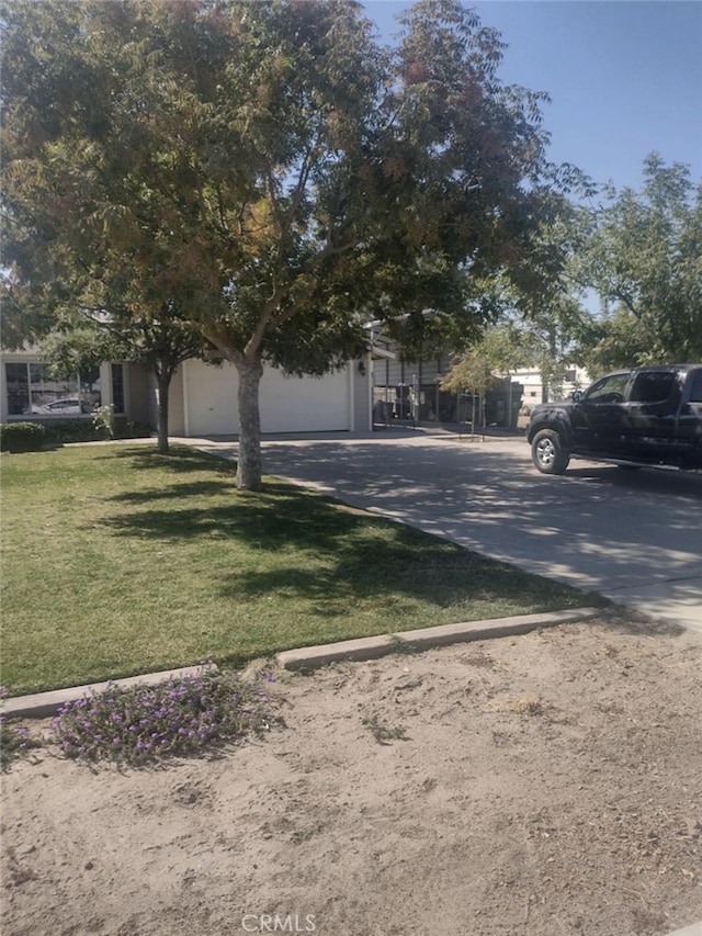 view of front of home featuring a front yard and a garage