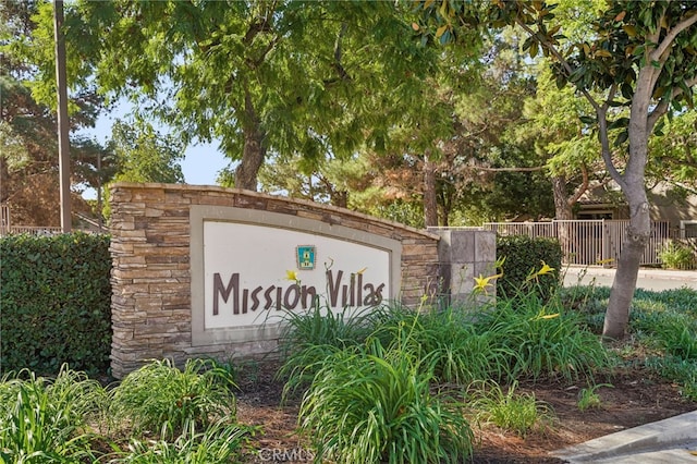 view of community / neighborhood sign