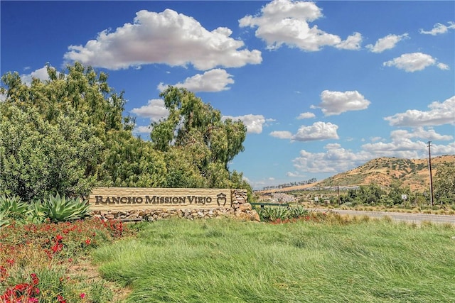 community sign with a mountain view