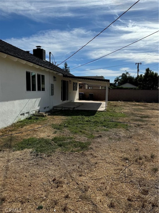 view of yard featuring a patio