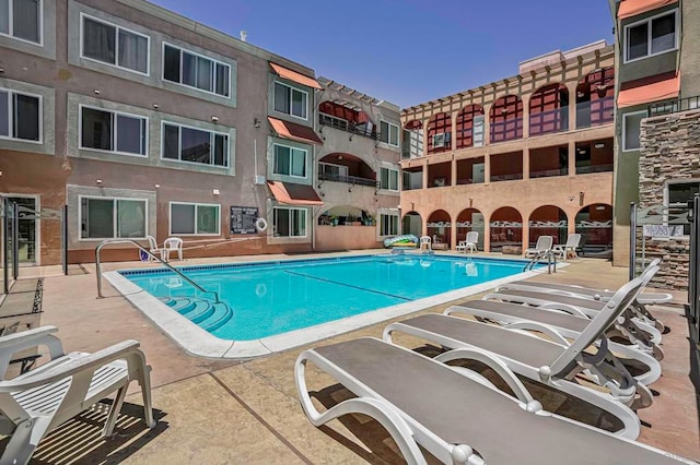 view of swimming pool featuring a patio