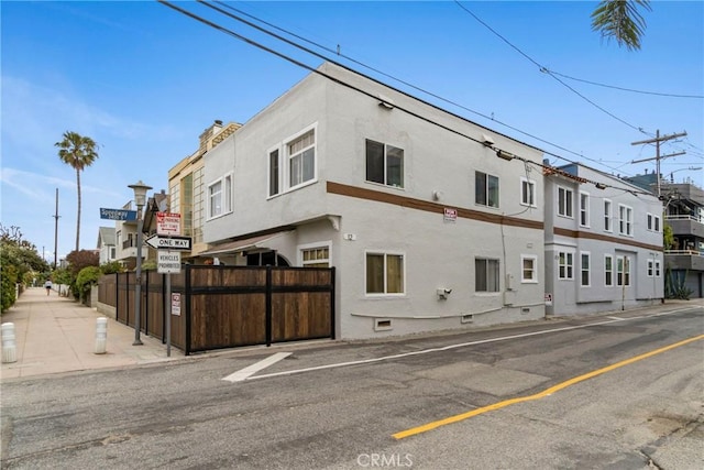 12 25th Pl, Venice, CA 90291 - view of building exterior with a residential view and parking