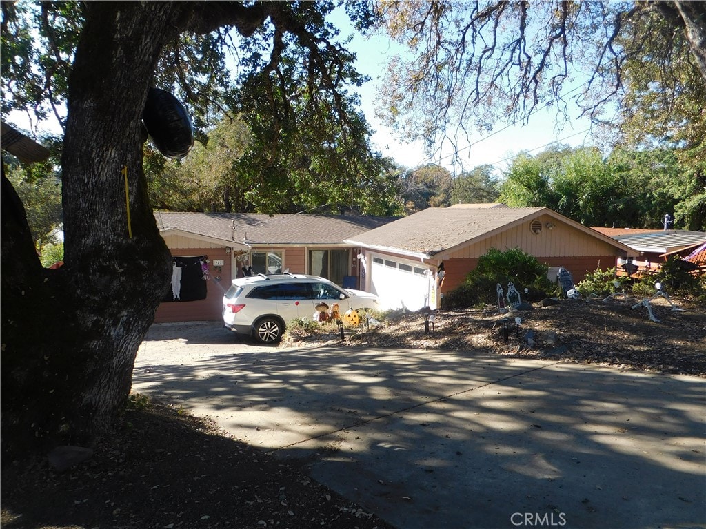 ranch-style home featuring a garage